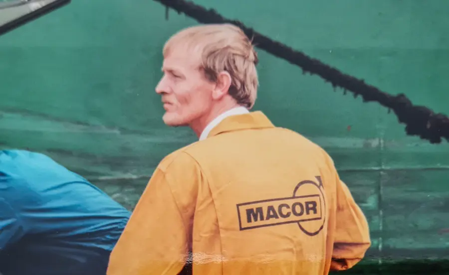 Macor Neptun employee